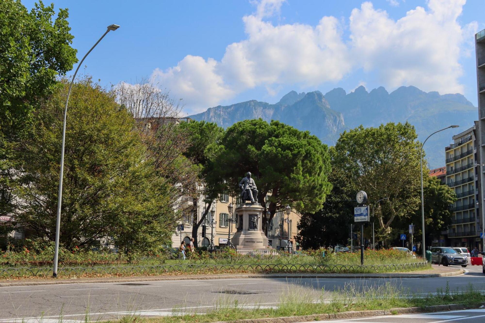 Casa Ardo Wifi & Free Parking In Lecco Center Lägenhet Exteriör bild